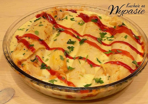 Naleśniki zapiekane z kurczakiem i serem