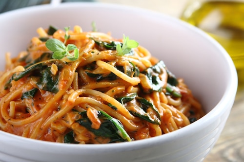 Przepis na Spaghetti z pomidorami i szpinakiem Spaghetti z pomidorami i szpinakiem