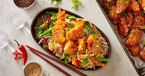 Przepis na Noodle Teriyaki z roślinnymi nuggetsami Noodle Teriyaki z roślinnymi nuggetsami