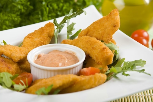 Nuggetsy z sosem meksykańskim