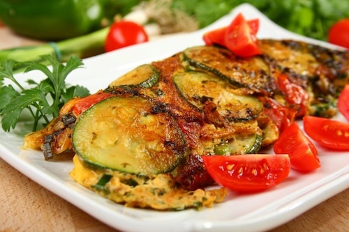 Przepis na Omlet z cukinią i pomidorami Omlet z cukinią i pomidorami