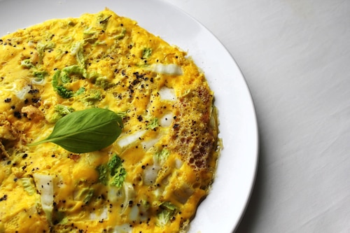 Omlet z kapustą pekińską i czarnuszką