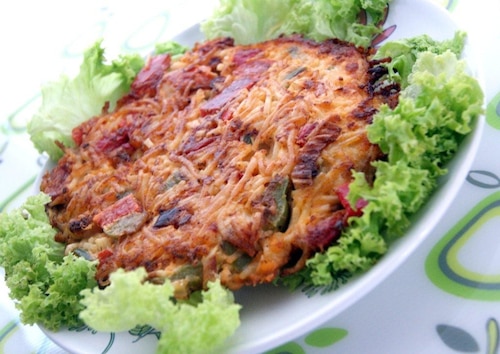 Przepis na Omlet z makaronu na ostro Omlet z makaronu na ostro