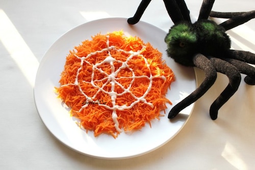 Pajęczyna - Surówka z marchewki z sosem serowym na słodko
