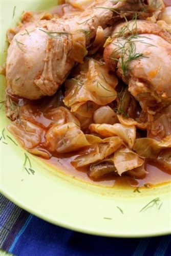 Pałki kurczaka w kapuście