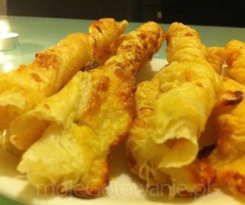 Przepis na Paluszki serowe z ciasta franuskiego Paluszki serowe z ciasta franuskiego