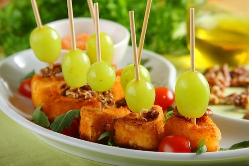 Przepis na Panierowany camembert z winogronami Panierowany camembert z winogronami