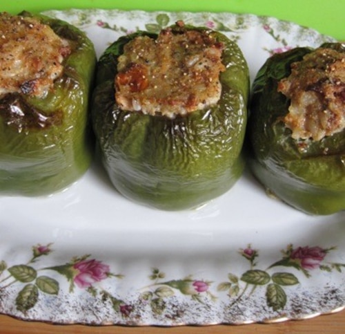 Papryka faszerowana ryżem, mięsem i kurkami 