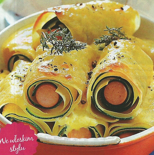 Parówki z cukinią w płatach lazanii