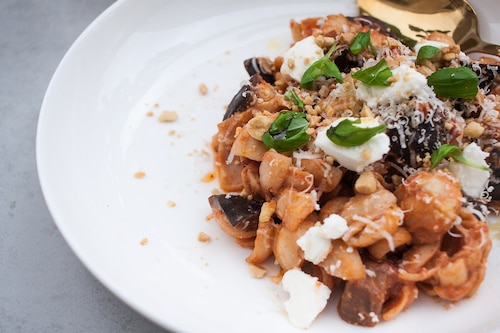 Przepis na Makaron z bakłażanem, serem ricotta i pomidorami Makaron z bakłażanem, serem ricotta i pomidorami