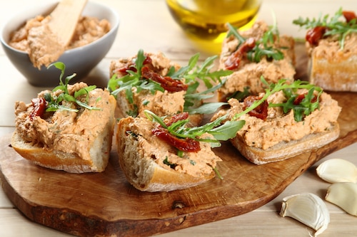 Przepis na Pasta z suszonych pomidorów - VIDEO Pasta z suszonych pomidorów - VIDEO