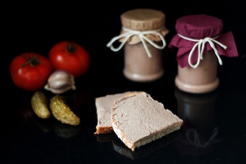 Bardzo kremowy pasztet słoikowy 