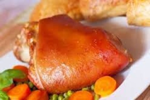 Peklowana golonka z pieca