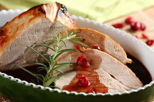 Przepis na Peklowana szynka z sosem grzybowo-żurawinowym   Peklowana szynka z sosem grzybowo-żurawinowym