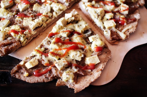 Przepis na Pełnoziarnista pizza z sosem słodko – kwaśnym i tofu Pełnoziarnista pizza z sosem słodko – kwaśnym i tofu