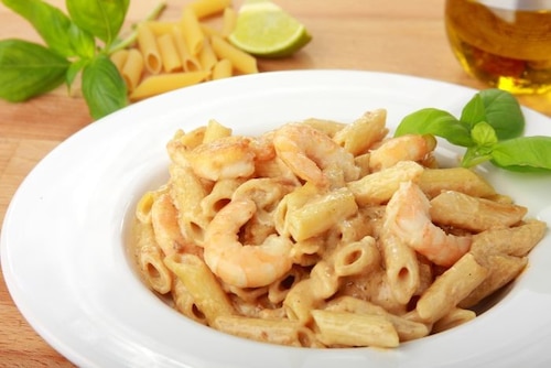 Przepis na Penne z krewetkami w sosie cebulowym Penne z krewetkami w sosie cebulowym