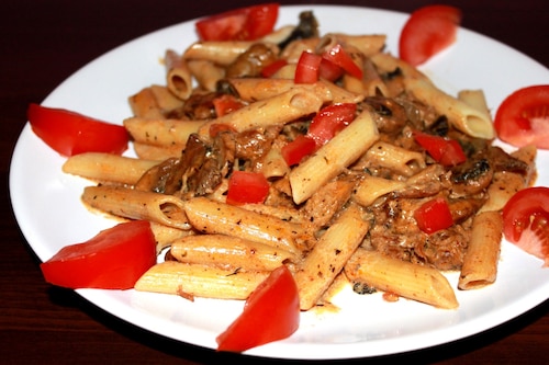 Przepis na Penne z kurczakiem i pieczarkami Penne z kurczakiem i pieczarkami