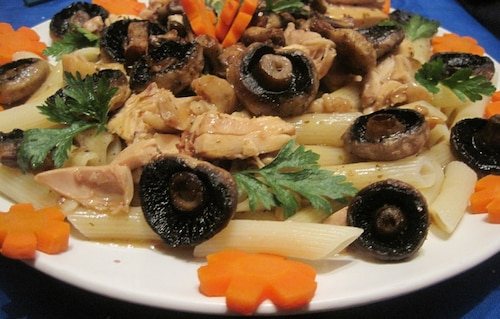 Przepis na Penne z pieczarkami i kurczakiem Penne z pieczarkami i kurczakiem