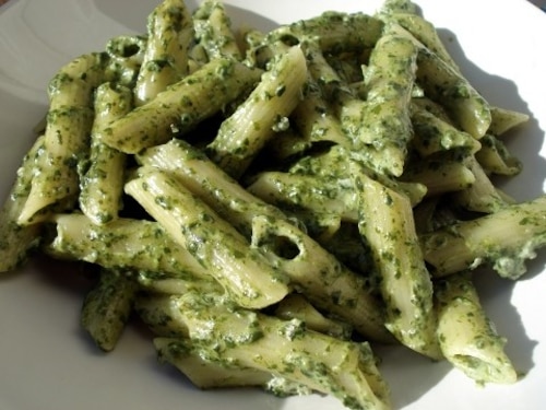 Penne ze szpinakiem, serem pleśniowym i czosnkiem