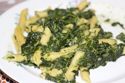 Przepis na Penne ze szpinakiem w śmietanie Penne ze szpinakiem w śmietanie