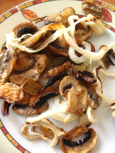 Pieczarki i cebulka z grilla