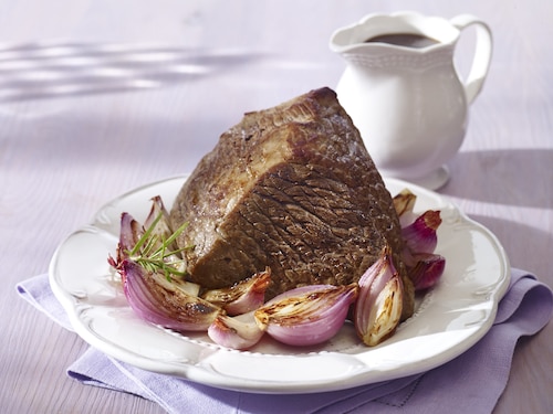 Pieczeń wołowa z sosem