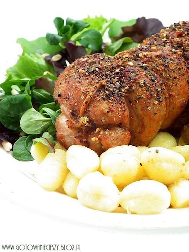 Przepis na Pieczona cielęcina z pieczarkami i gnocci Pieczona cielęcina z pieczarkami i gnocci