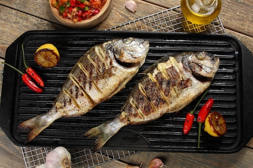 Pieczona dorada z grilla