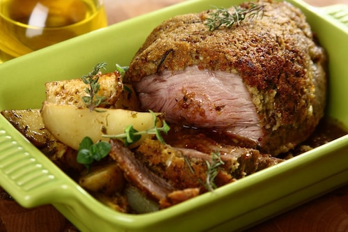 Pieczona karkówka z ziołowym chrustem 