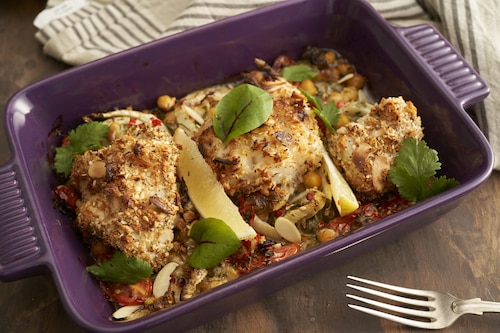 Przepis na Pieczona ryba w Za’atarze z sałatką z ciecierzycy i kopru włoskiego Pieczona ryba w Za’atarze z sałatką z ciecierzycy i kopru włoskiego