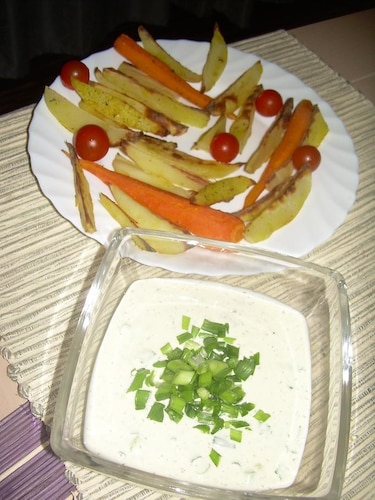 Pieczone ziemniaki z młodą marchewką