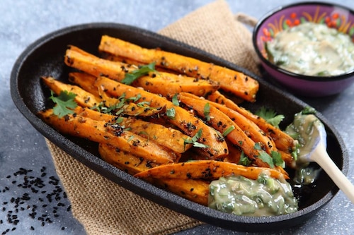 Pieczone bataty z sosem tahini