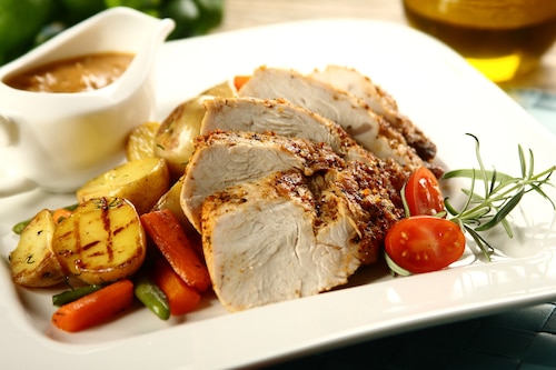 Przepis na Pieczony udziec z indyka z sosem Pieczony udziec z indyka z sosem