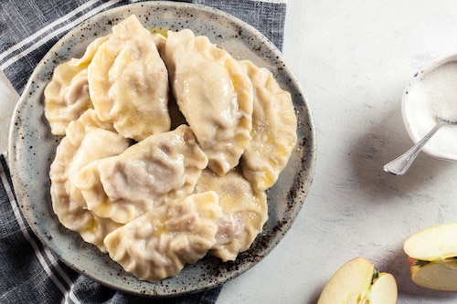 Przepis na Pierogi z jabłkami i cynamonem  Pierogi z jabłkami i cynamonem
