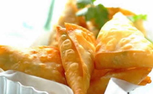 Pierożki Samosa ze słodko kwaśną kukurydzą 