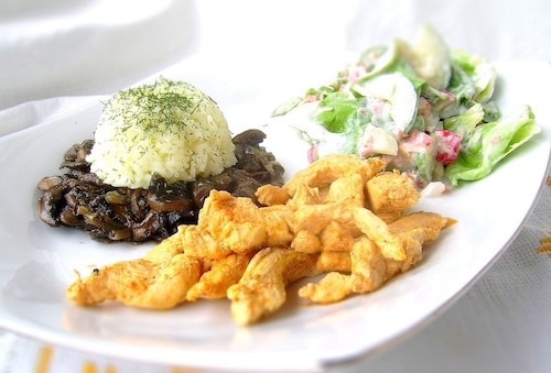 Pierś z kurczaka z duszonymi pieczarkami