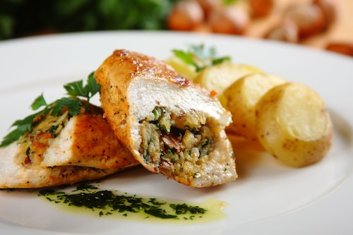Przepis na Pierś z kurczaka z orzechowym farszem Pierś z kurczaka z orzechowym farszem