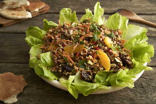 Pikantna marokańska sałatka z kaszy jaglanej i soczewicy