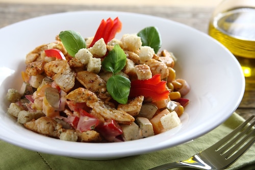 Pikantna sałatka z kurczakiem 