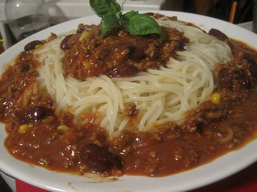 Przepis na Pikantne Bolognese z fasolą czerwoną i kukurydzą Pikantne Bolognese z fasolą czerwoną i kukurydzą