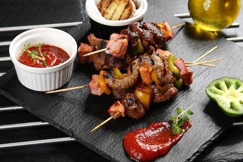 Przepis na Pikantne szaszłyki z wołowiną i warzywami Pikantne szaszłyki z wołowiną i warzywami