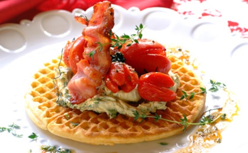 Pikantne wafle z ziołowym mascarpone