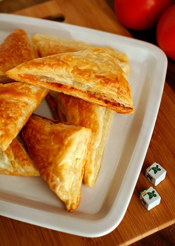 Przepis na Pizzetki z ciasta francuskiego Pizzetki z ciasta francuskiego