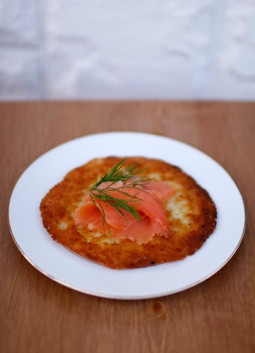 Placki ziemniaczane z łososiem