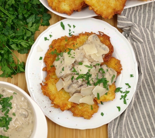 Przepis na Placki ziemniaczane z sosem pieczarkowym Placki ziemniaczane z sosem pieczarkowym