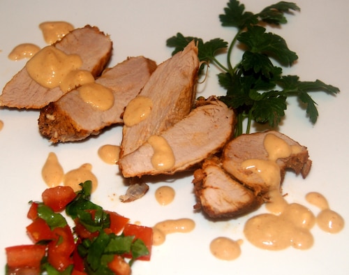 Polędwica wieprzowa w orzechowym sosie 