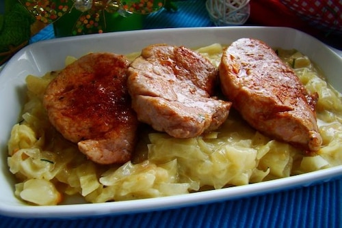 Polędwiczka na kapuście w śmietanie 