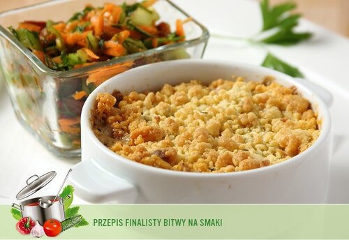 Polędwiczki pod kruszonką carbonara z surówką z selera naciowego