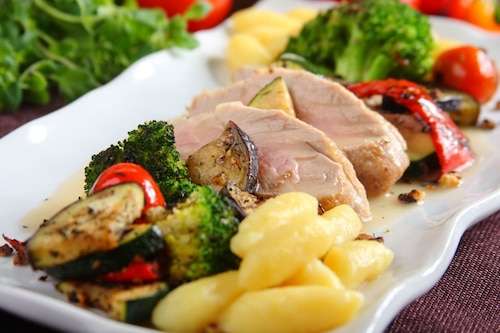 Przepis na Polędwiczki wieprzowe z gnocchi Polędwiczki wieprzowe z gnocchi