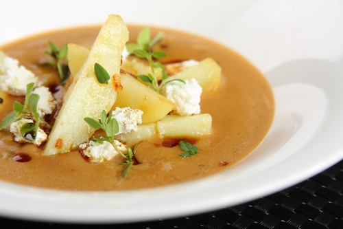 Polewka ze smażonymi ziemniakami i bryndzą